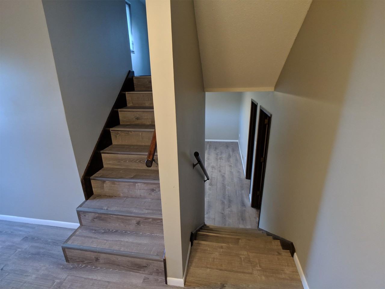 1718 Gateway Dr - Photo 3 of 19