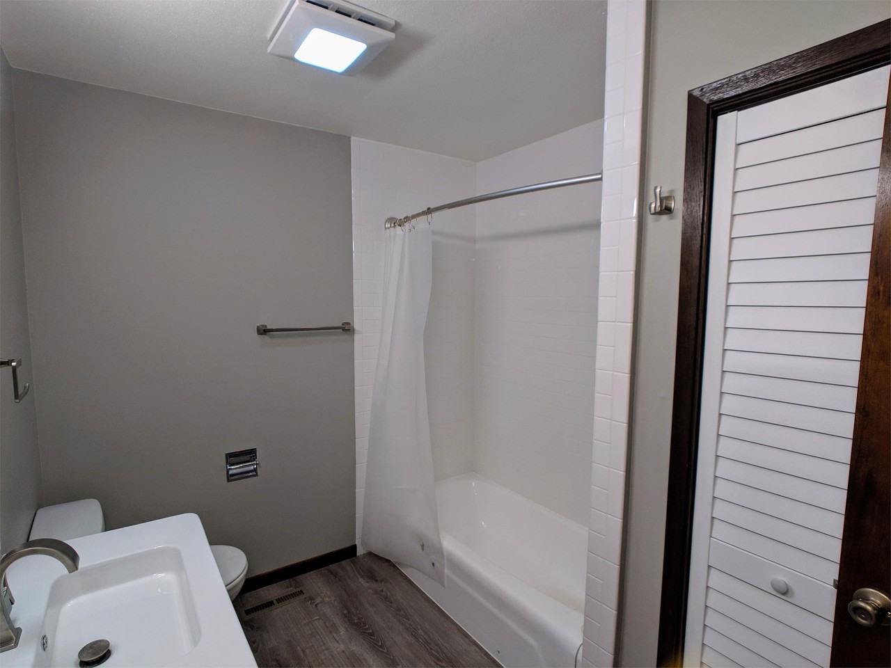 1718 Gateway Dr - Photo 2 of 19