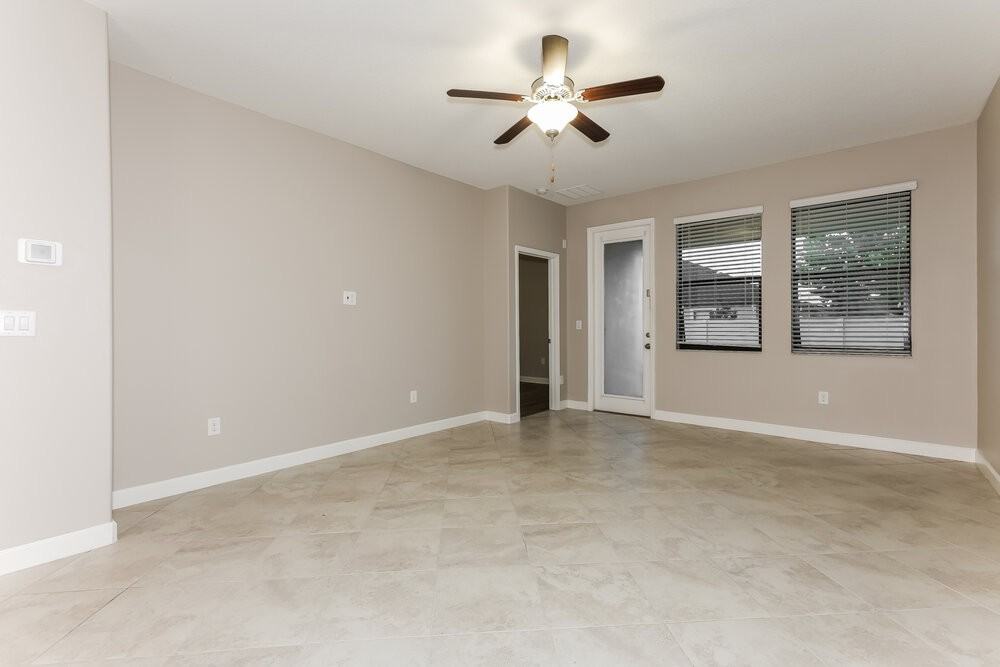 10007 Ivory Dr - Photo 3 of 16