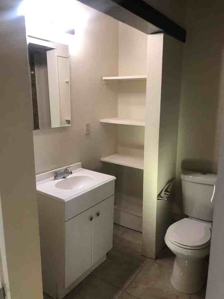 5842 S Park Ave #2 - Photo 4 of 6