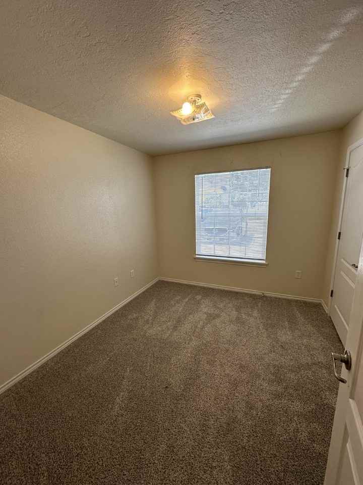 11895 West Cloverbrook Lane - Photo 4 of 13