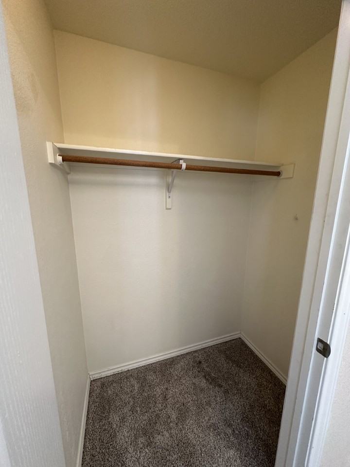 11895 West Cloverbrook Lane - Photo 5 of 13