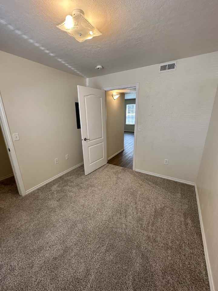 11895 West Cloverbrook Lane - Photo 6 of 13