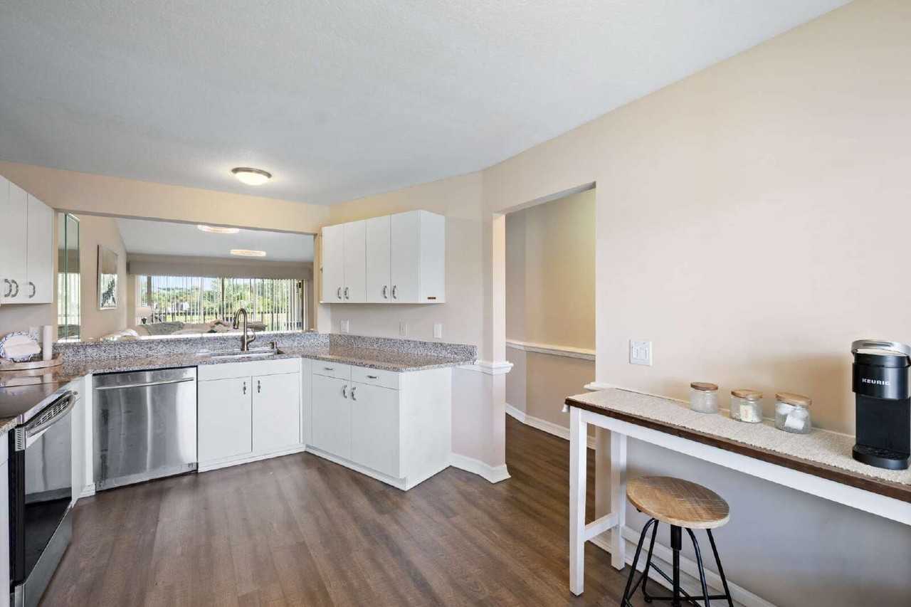 121 Gabriel Cir #10 - Photo 4 of 27