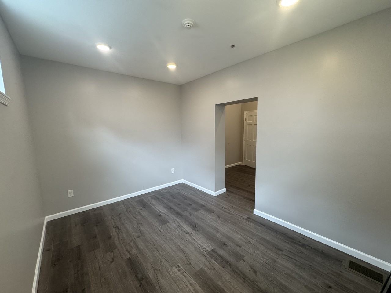 1830 S Broad St - Photo 3 of 6