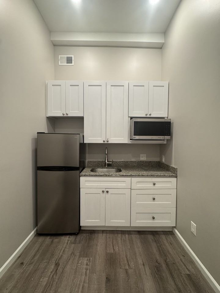 1830 S Broad St - Photo 2 of 6