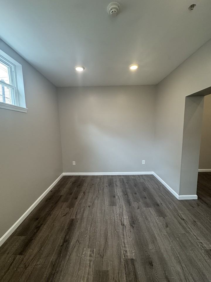 1830 S Broad St - Photo 5 of 6