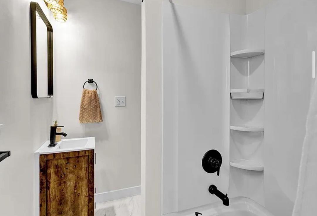 853 Joslin St Se #NA - Photo 2 of 6