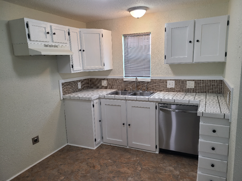 101 E 2nd St - Photo 7 of 24