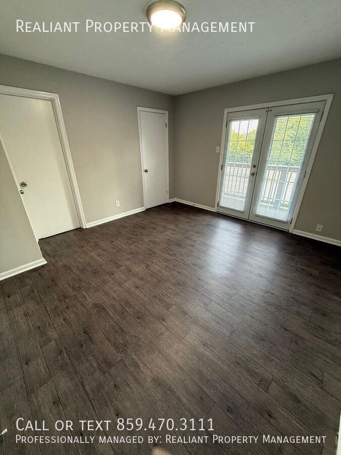 2021 Cambridge Dr #8