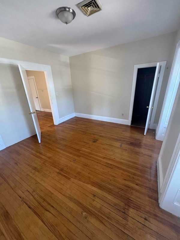 20 Woodland St - Photo 3 of 8