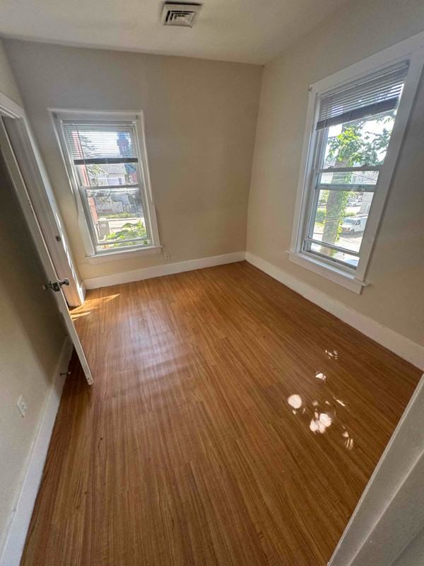 20 Woodland St - Photo 4 of 8