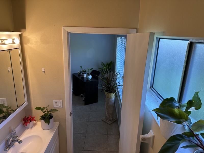 1690 Southeast Ridgewood Street - Photo 7 of 10