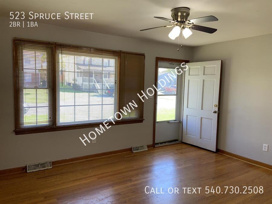 523 Spruce St - Photo 3 of 10