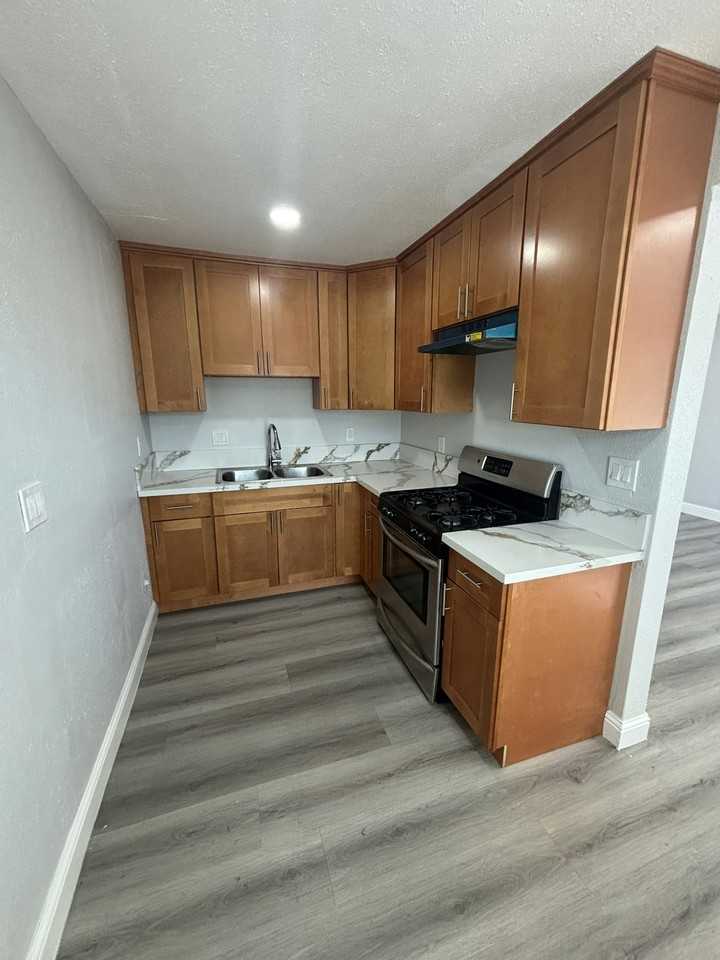 13187 Splendora Avenue, Unit 13185 1/2 - Photo 3 of 8