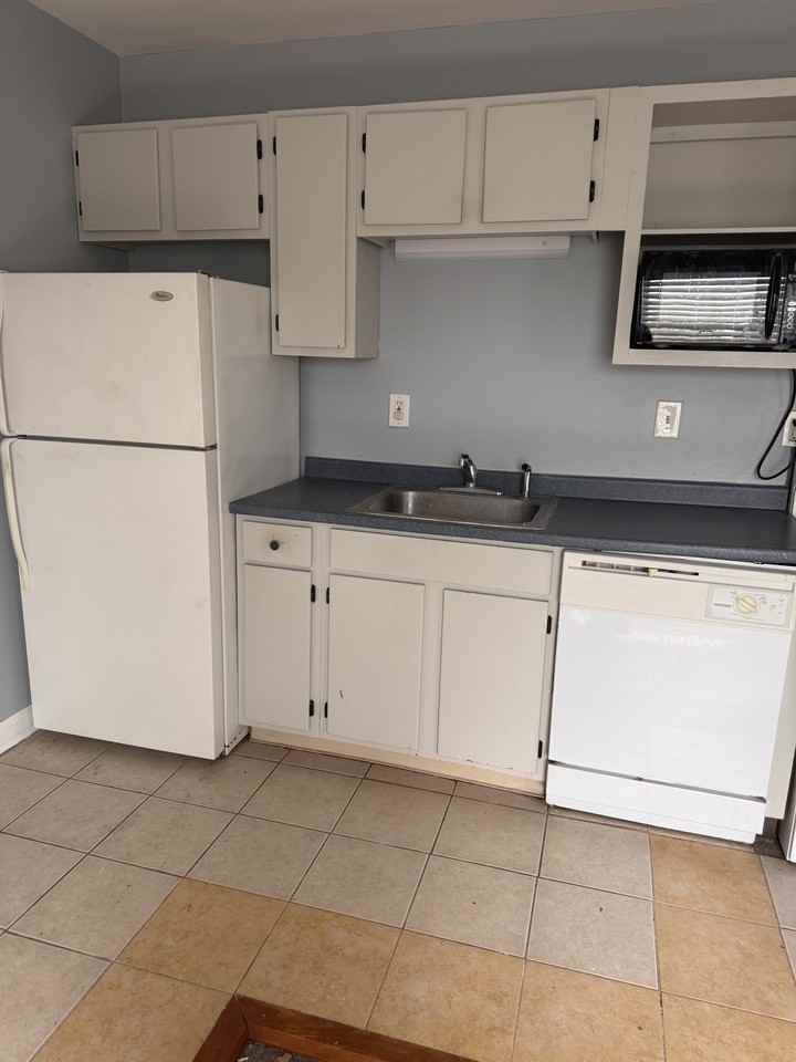 200 Catherine Street - Photo 2 of 15