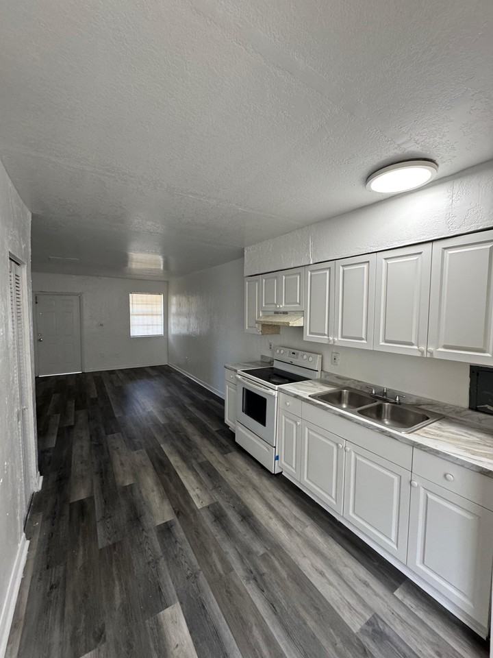 ROCKY APARTMENTS LLC - Photo 3 of 32