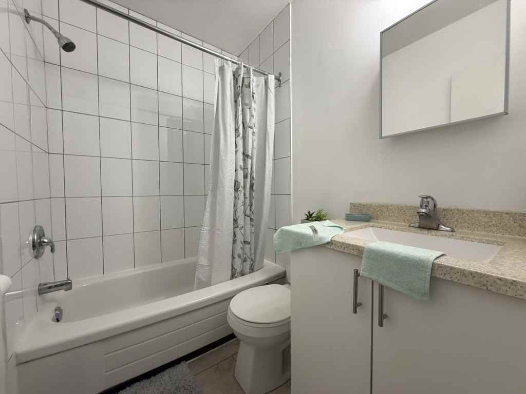 344.5 1653 Richmond St #4 - Photo 3 of 6