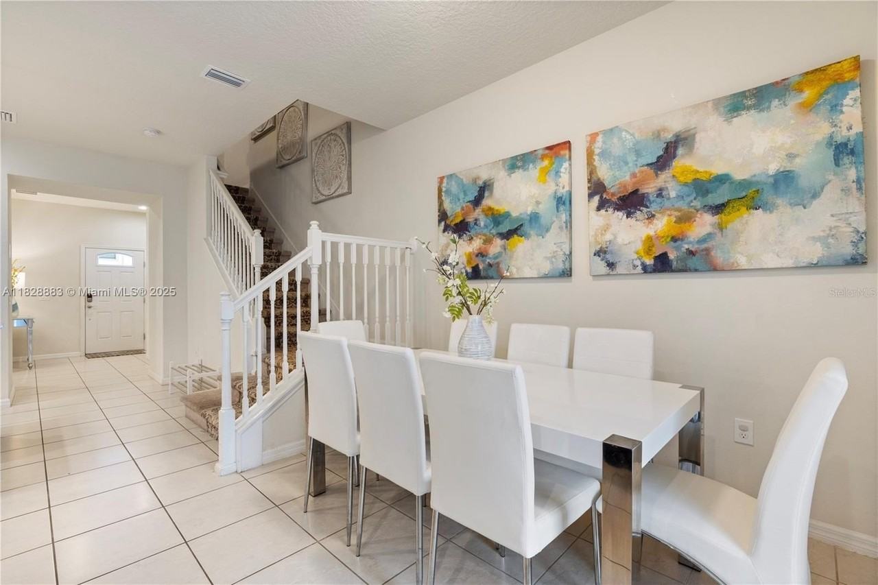 2428 Dubai St - Photo 5 of 21