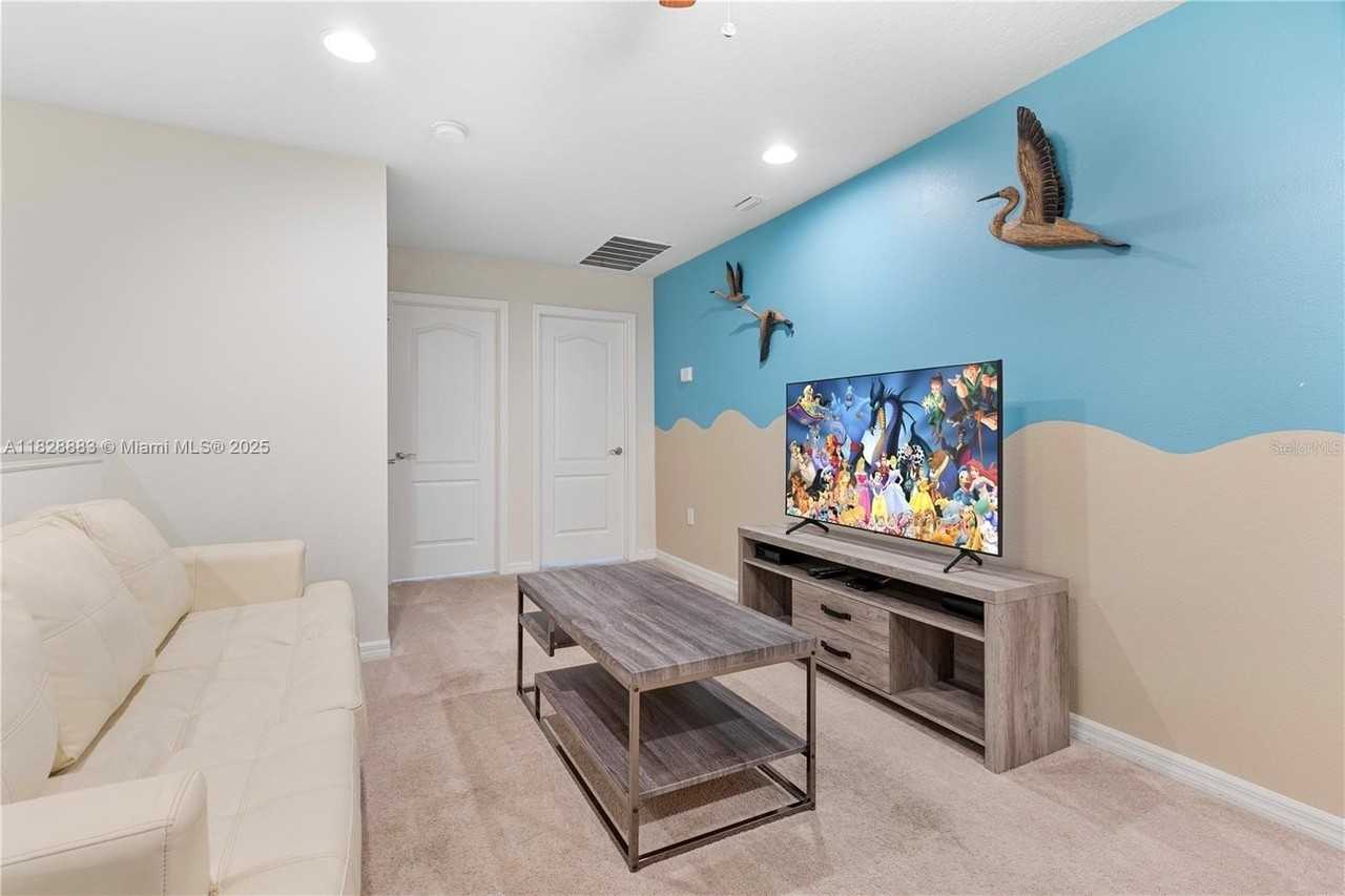 2428 Dubai St - Photo 6 of 21