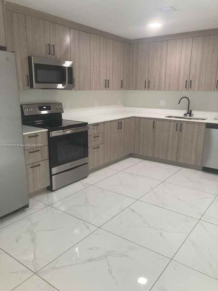 25767 Sw 144th Ave - Photo 2 of 16