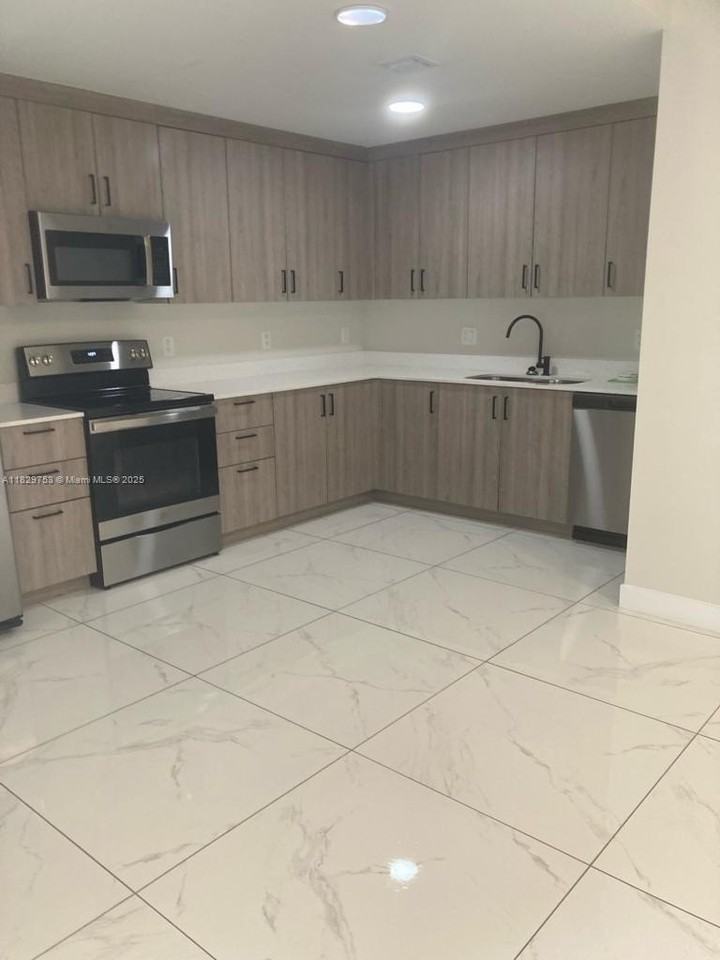 25767 Sw 144th Ave - Photo 3 of 16