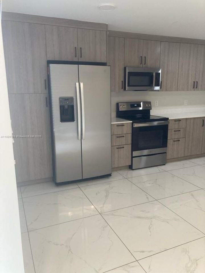 25767 Sw 144th Ave - Photo 4 of 16