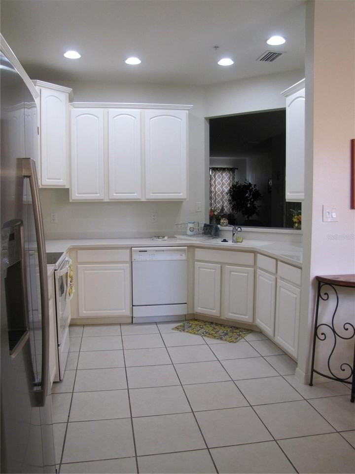 3461 Parkridge Cir #18-104 - Photo 4 of 35