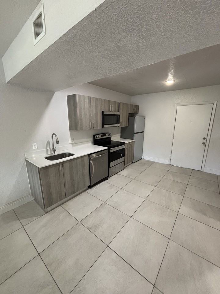 13150 Memorial Hwy - Photo 2 of 8