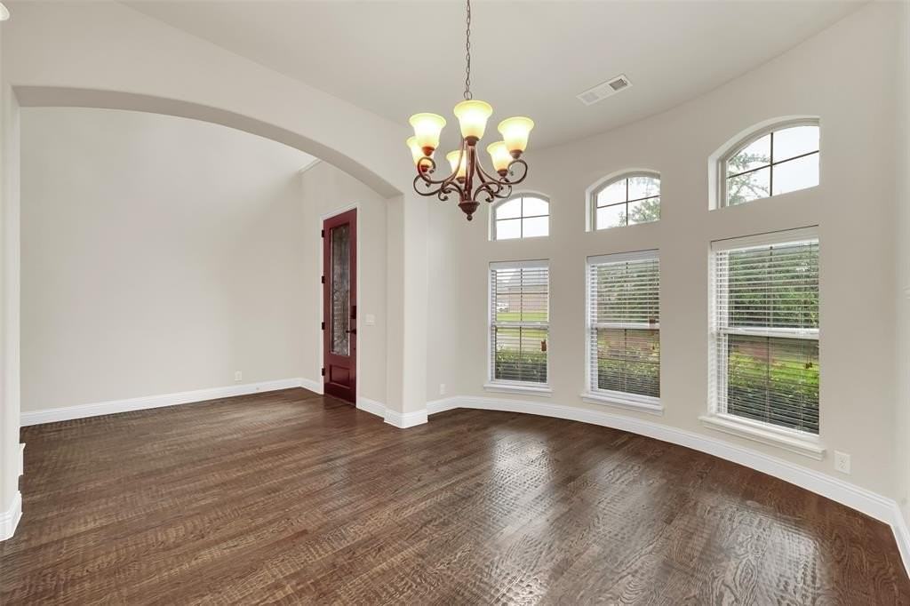 2088 Mccallister Dr - Photo 7 of 40