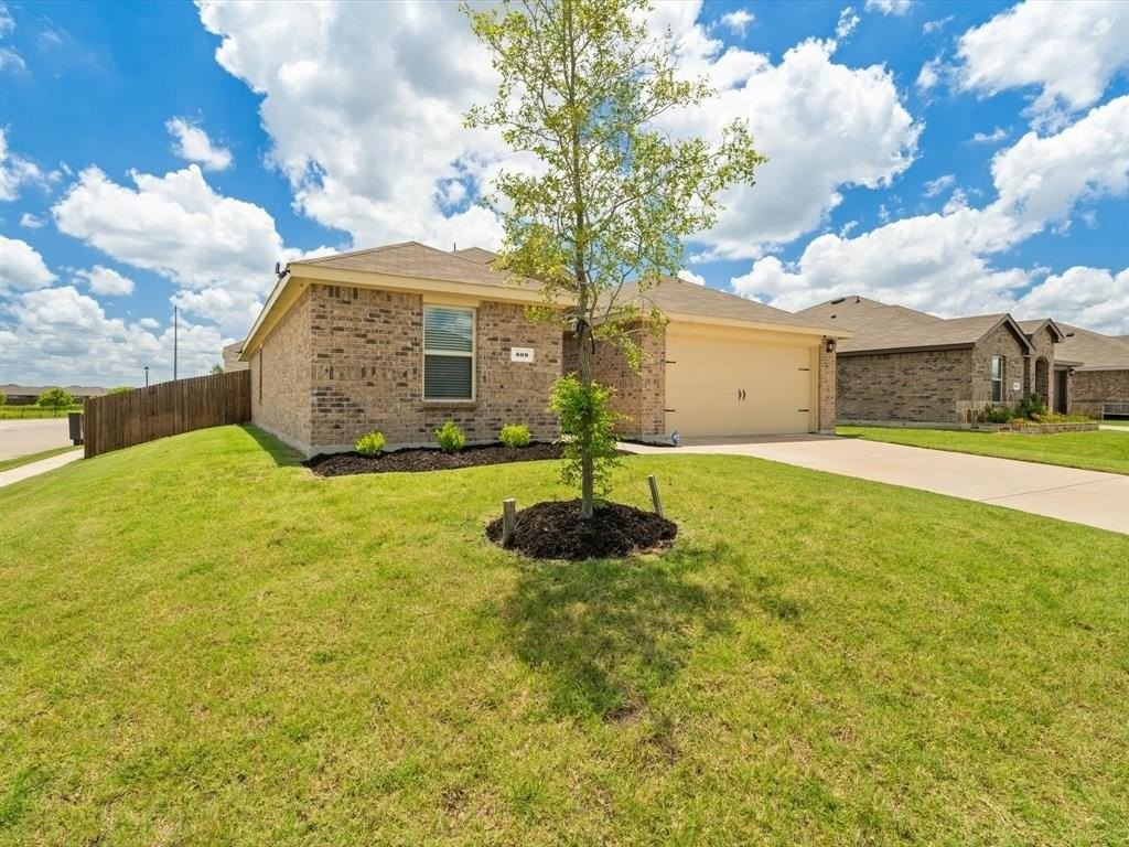 808 Watermill Rd - Photo 3 of 30