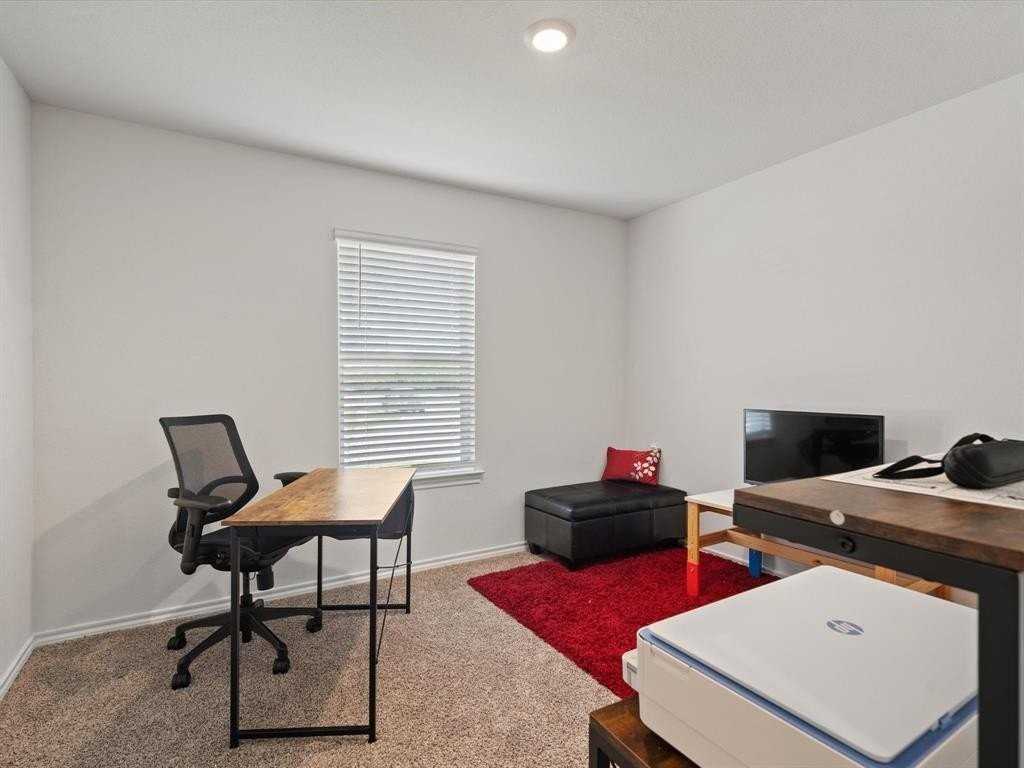 808 Watermill Rd - Photo 4 of 30