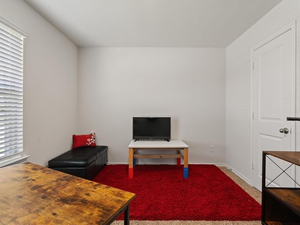 808 Watermill Rd - Photo 5 of 30