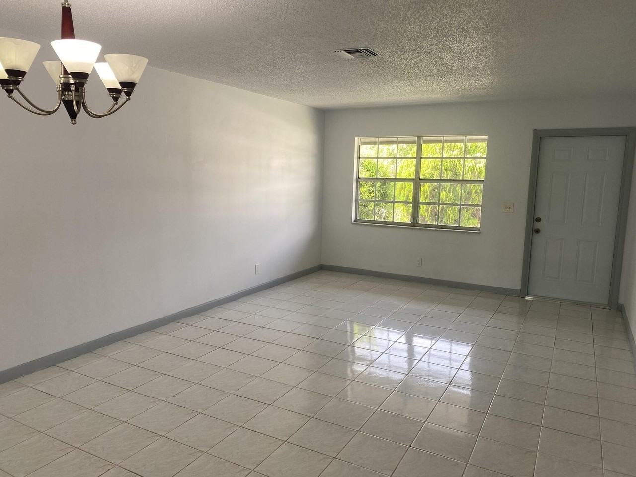 4597 Arthur St - Photo 5 of 22