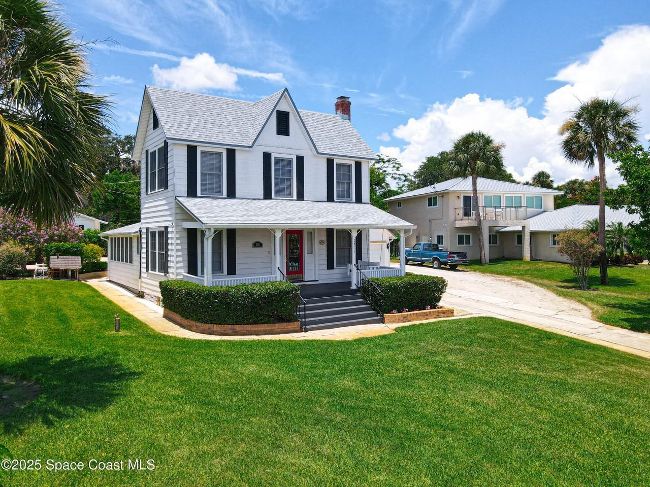 2811 N Indian River Dr - Photo 2 of 44