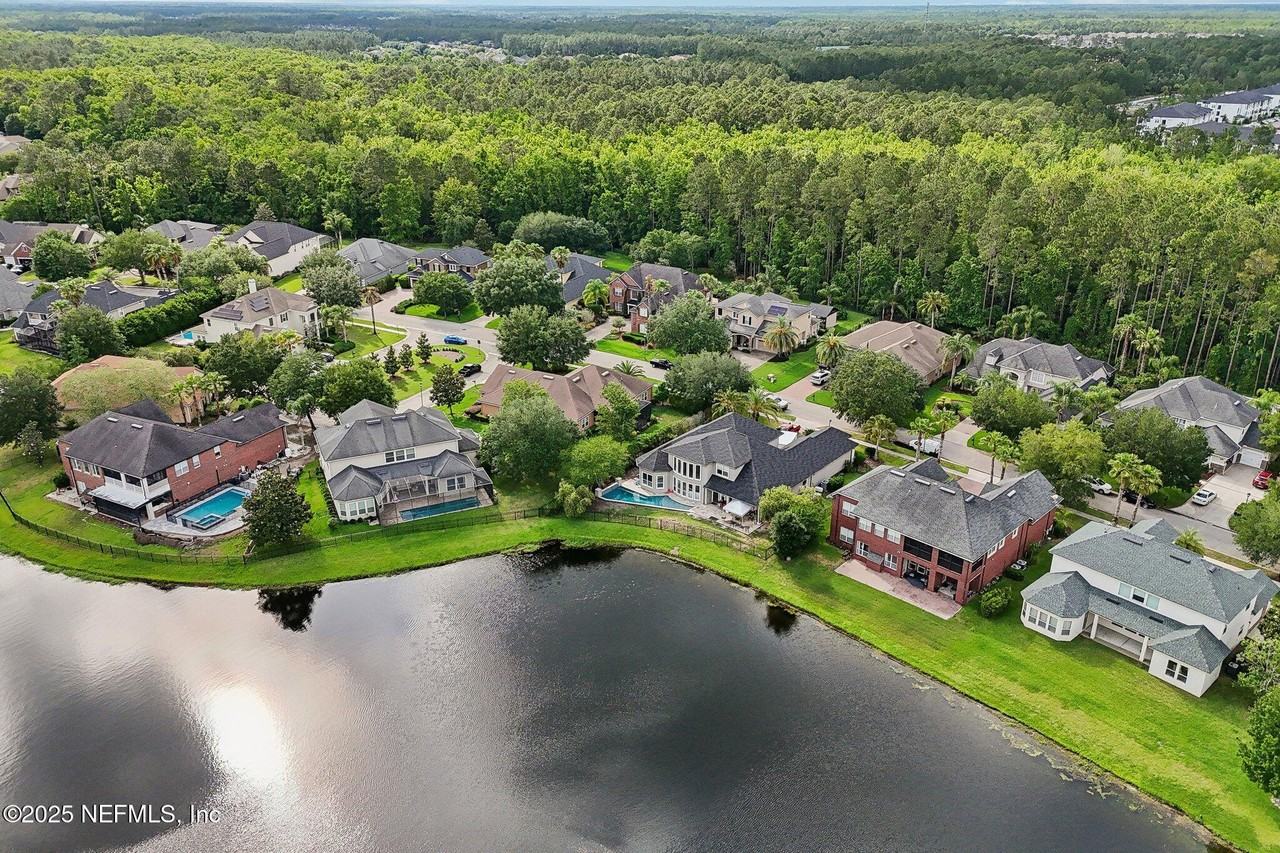 1350 Fryston St - Photo 5 of 50