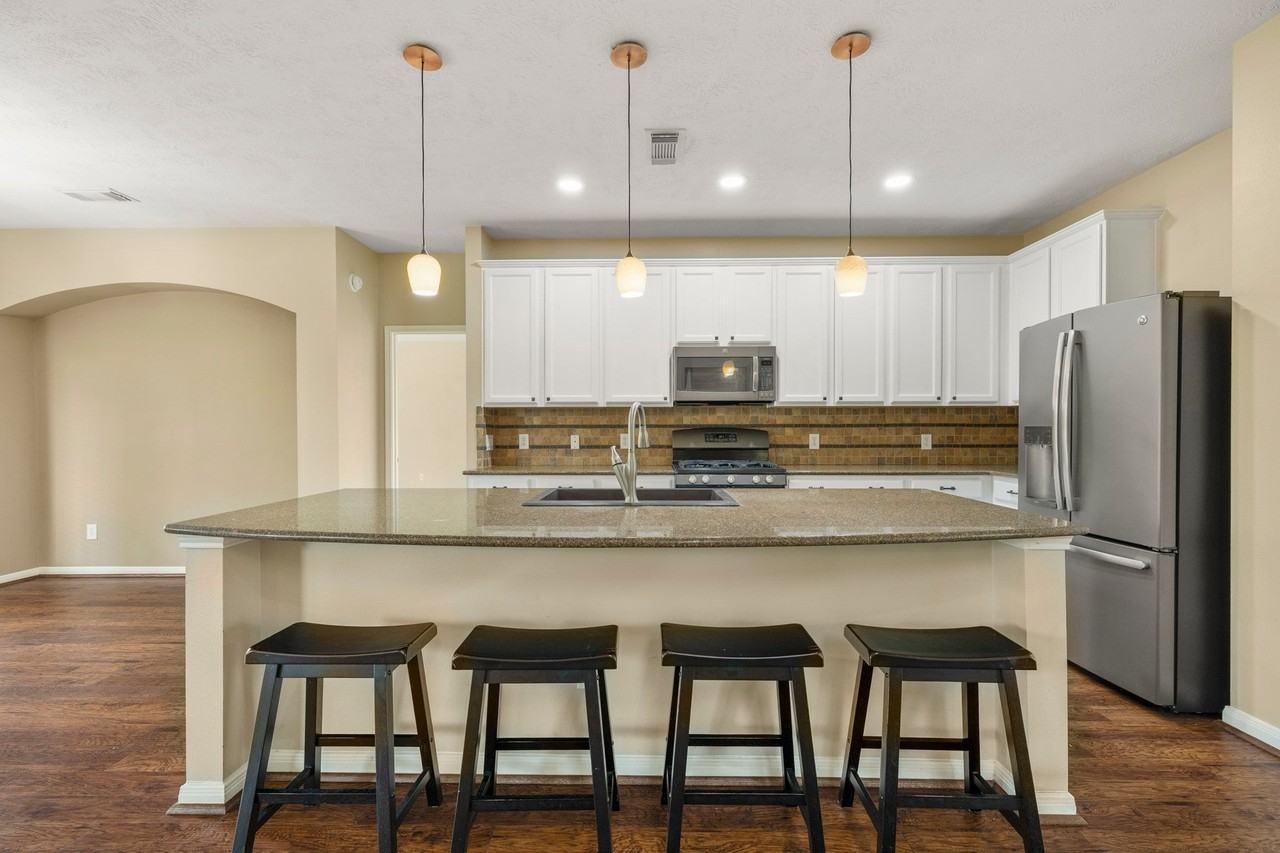 6911 Autumn Rain Ln - Photo 3 of 47