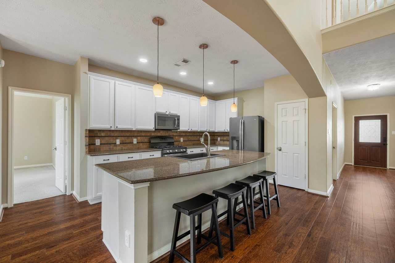 6911 Autumn Rain Ln - Photo 5 of 47