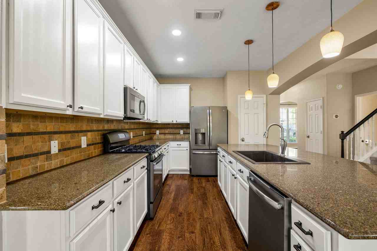 6911 Autumn Rain Ln - Photo 6 of 47