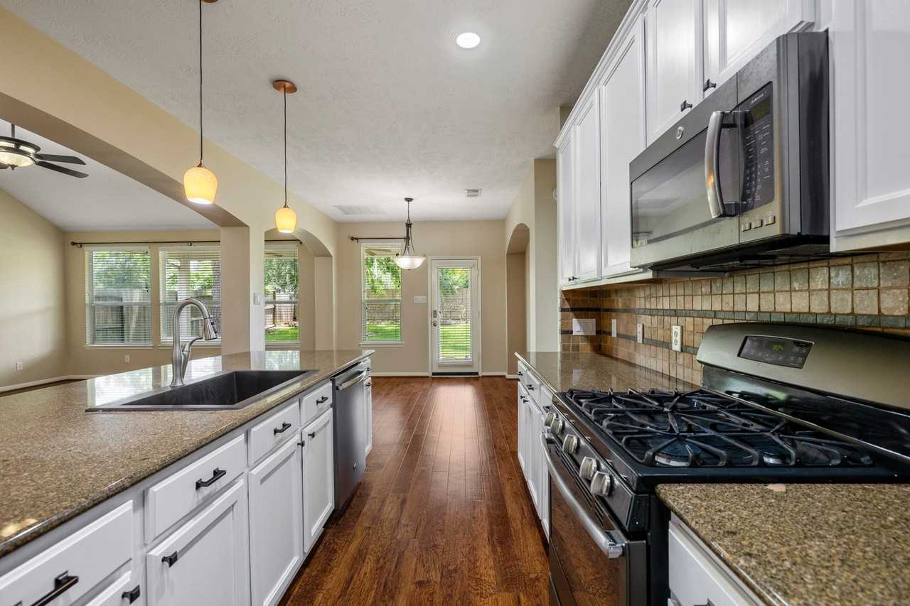 6911 Autumn Rain Ln - Photo 7 of 47