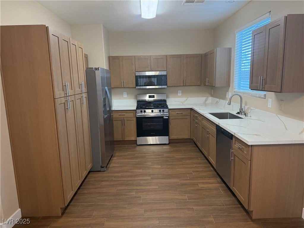 7709 Park Village Pl - Photo 4 of 16