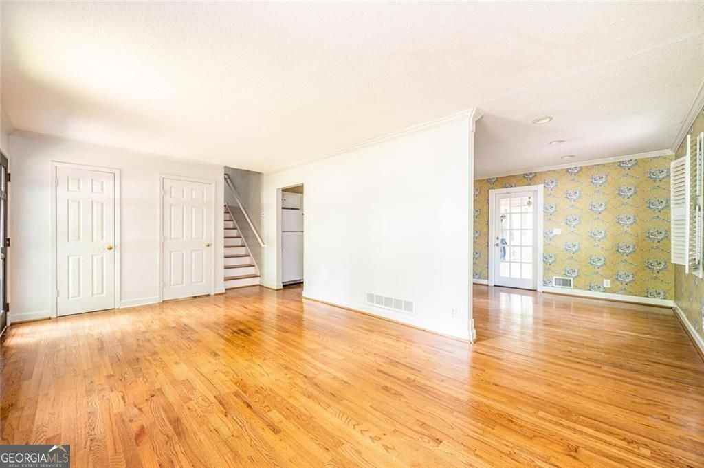 1784 Halbro Dr - Photo 5 of 47