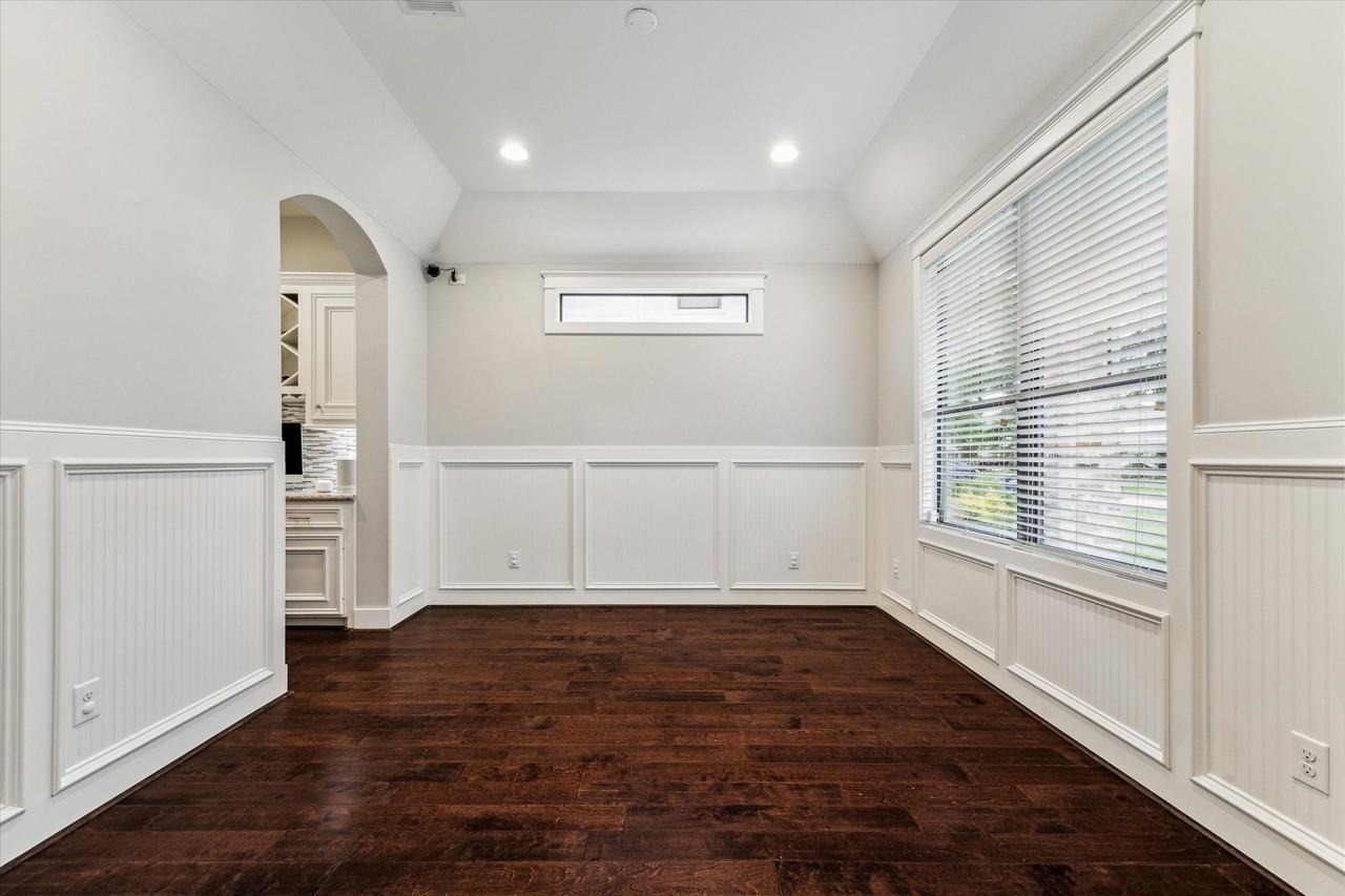 1244 Overhill St - Photo 3 of 35