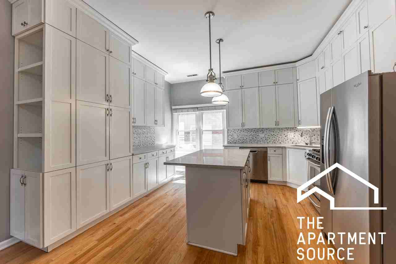 855 W Erie St #119 - Photo 3 of 32