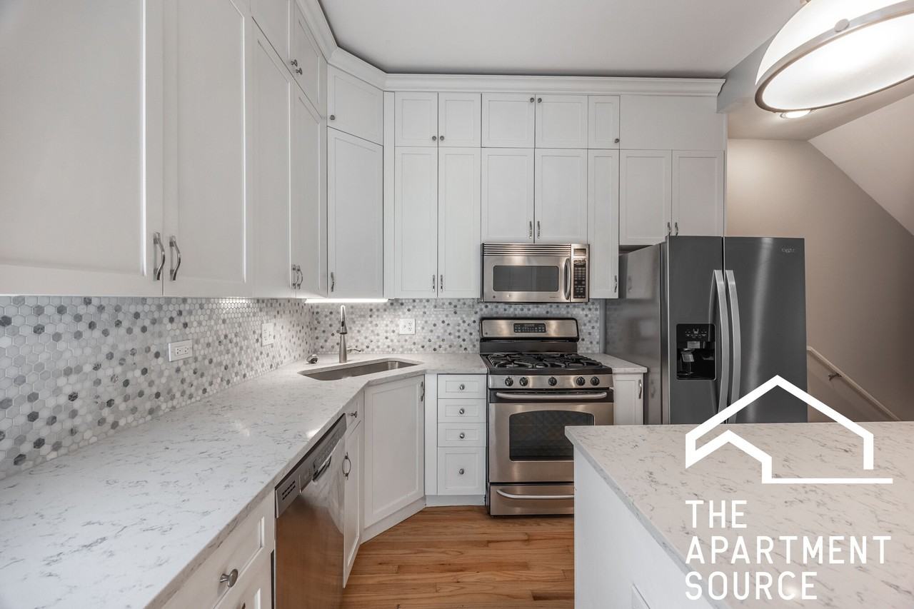 855 W Erie St #119 - Photo 4 of 32