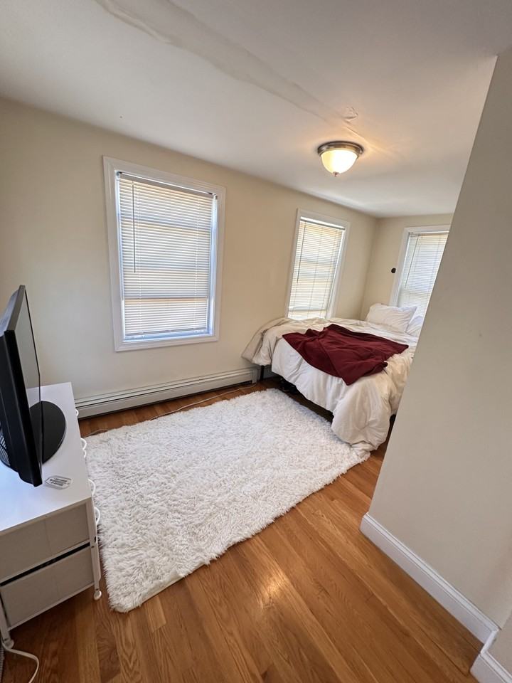 258 Harvard St #2 - Photo 3 of 15