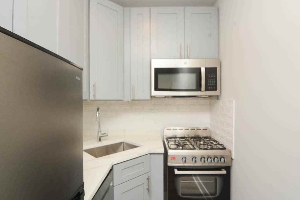 505 W Belmont Ave #5F - Photo 3 of 15