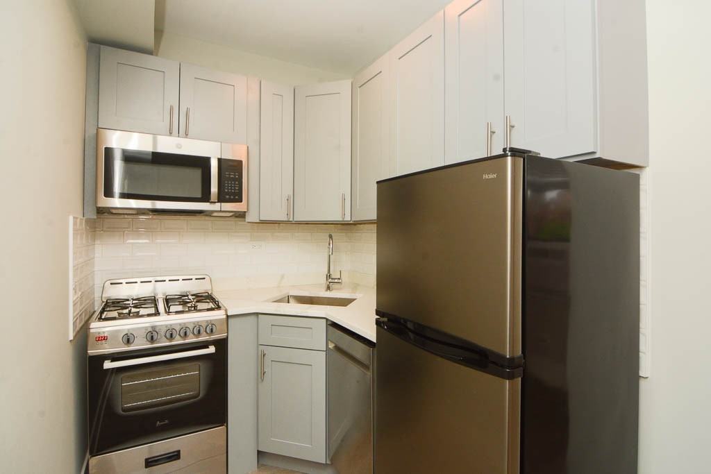505 W Belmont Ave #6K - Photo 3 of 15