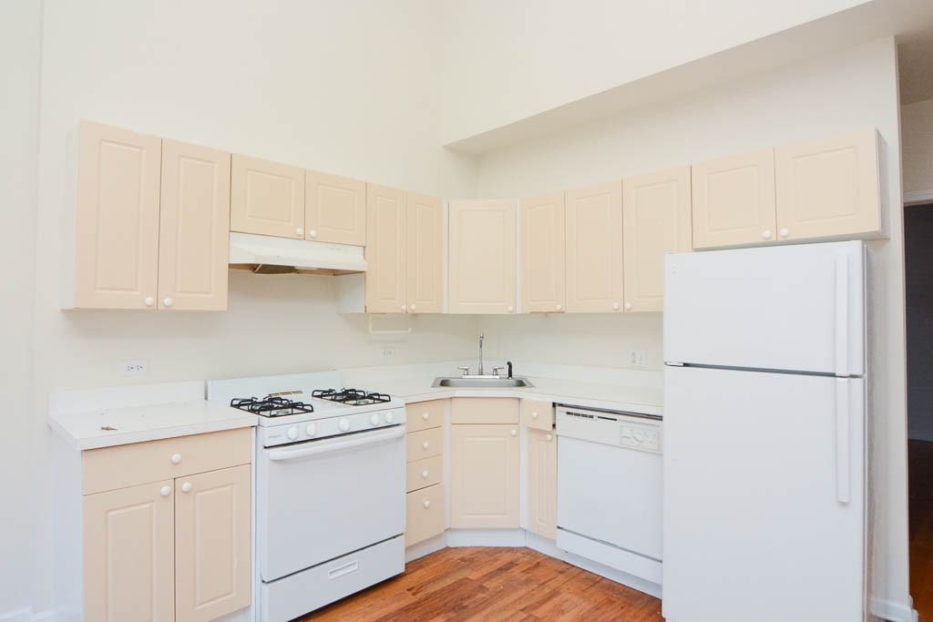917 W Dakin St #402 - Photo 2 of 21