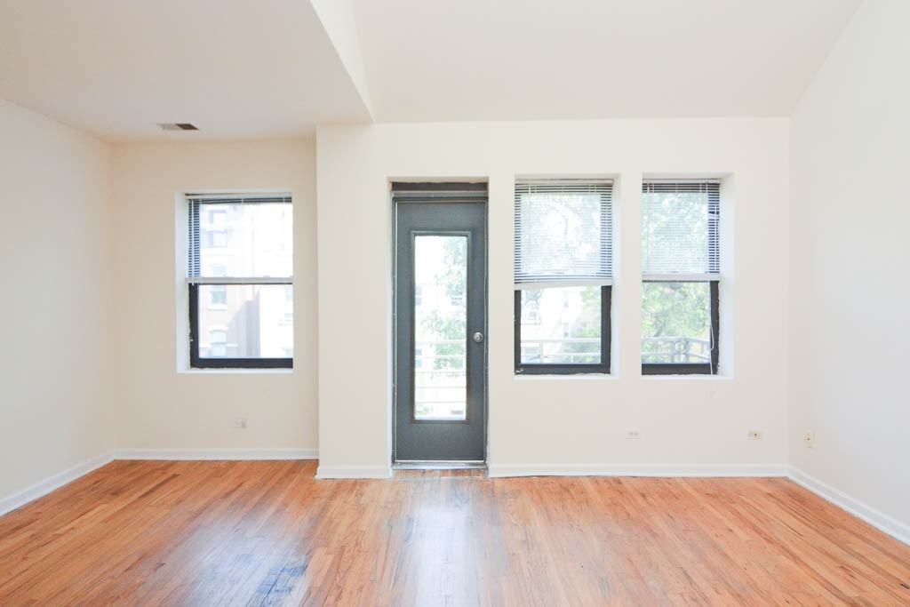 917 W Dakin St #402 - Photo 5 of 21